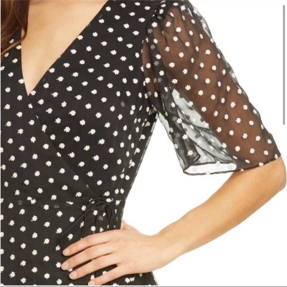 Alice & Olivia Sandra Embroidered Wrap Dress Black Daisy $400 Size 0 - Picture 3 of 9